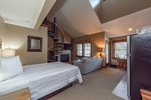 1 bedroom, free WiFi, bed sheets - Suites at Silver Tree: A304 Studio & Loft Standard View (Oakland)