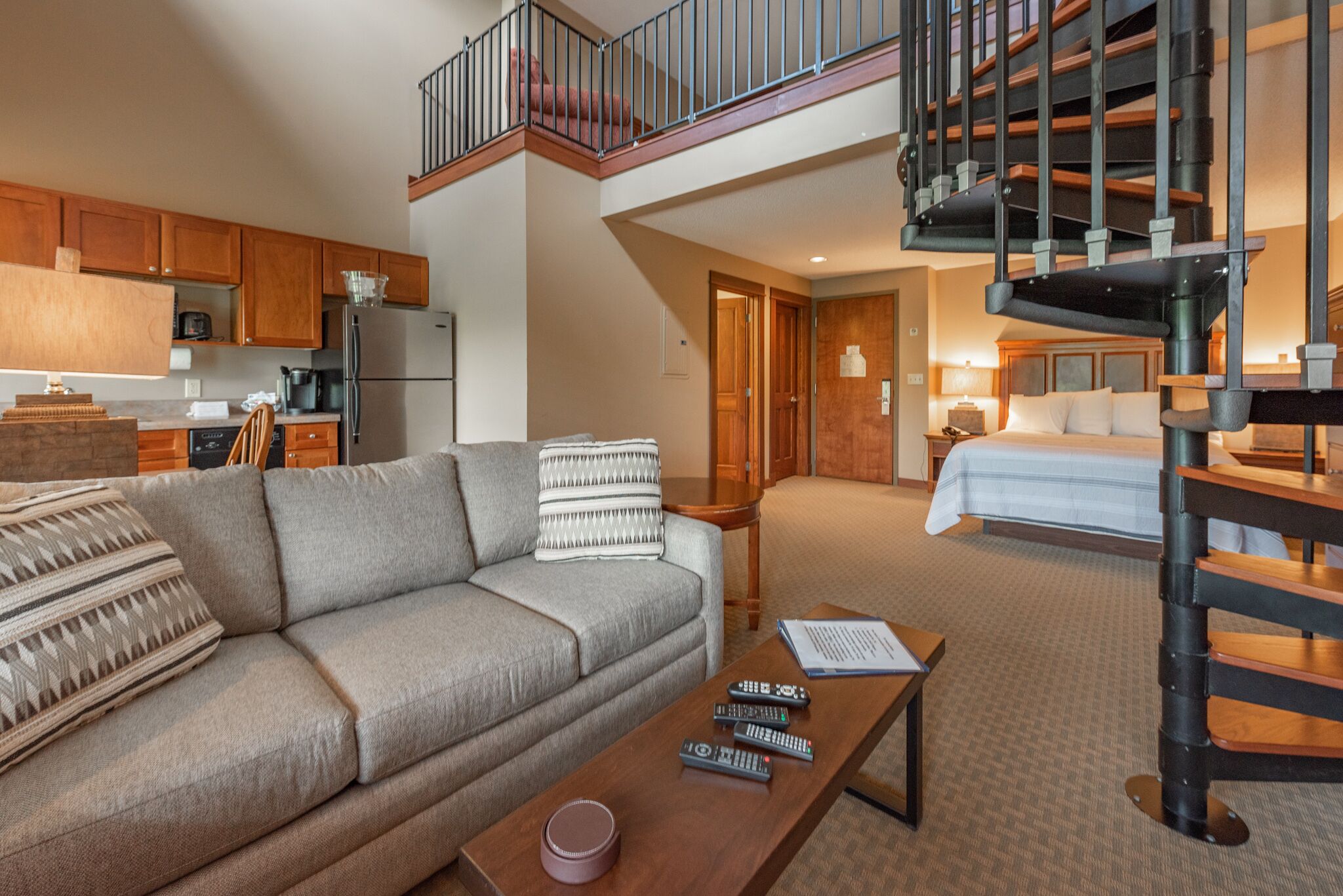 Suites at Silver Tree A305: Studio with Loft Suite, Lake View and Private Balcon