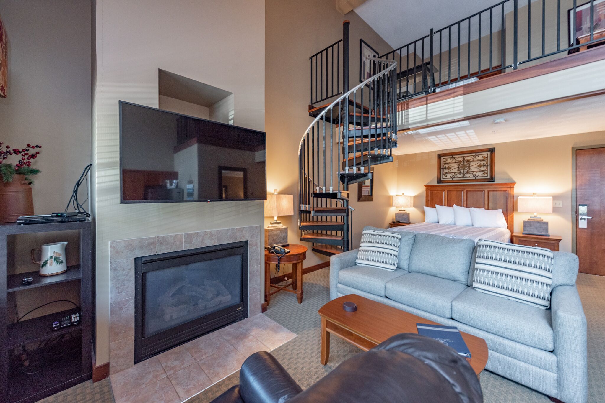 Suites at Silver Tree A308: Studio Style Suite with Loft, Free WIFI!