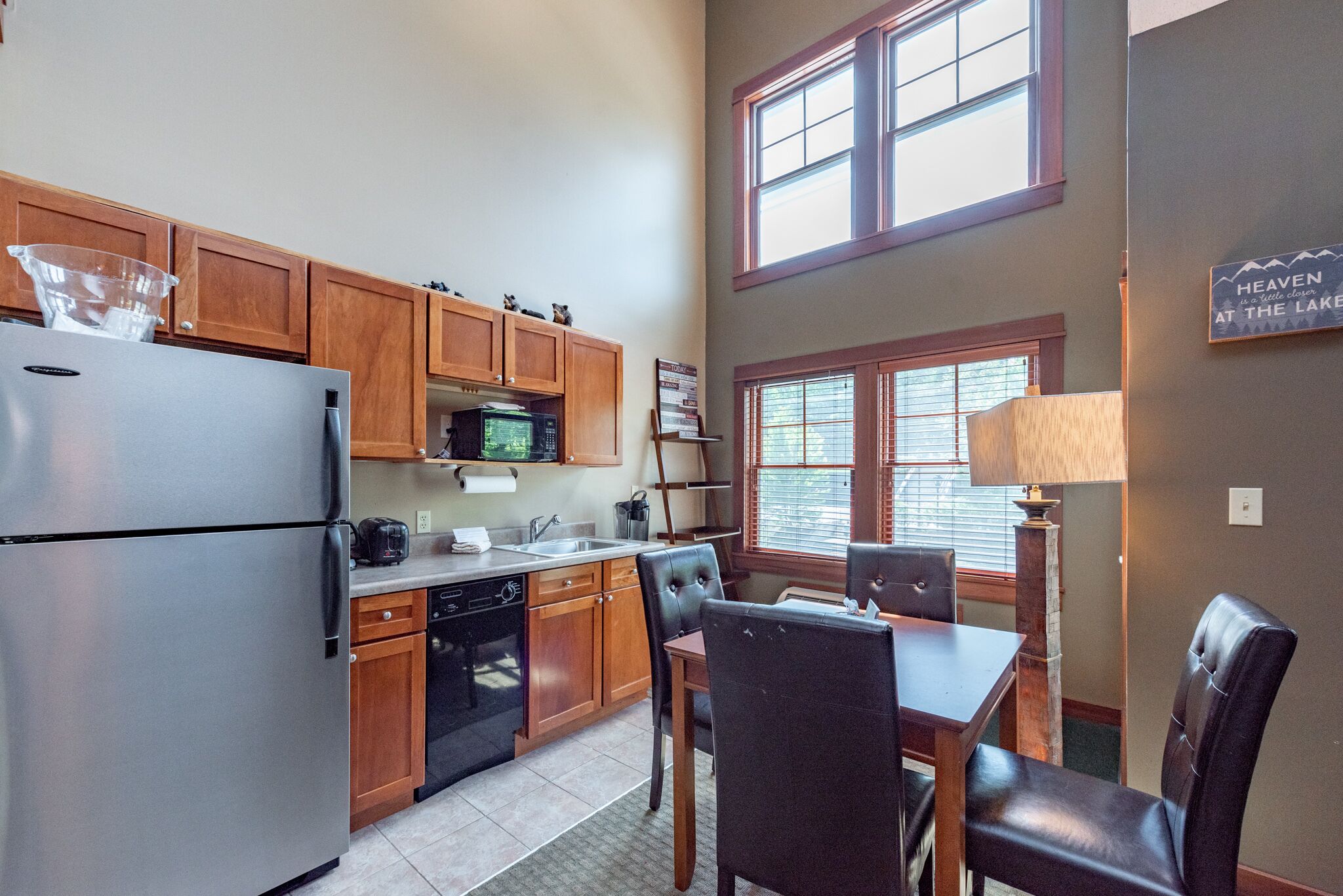 Suites at Silver Tree A308: Studio Style Suite with Loft, Free WIFI!