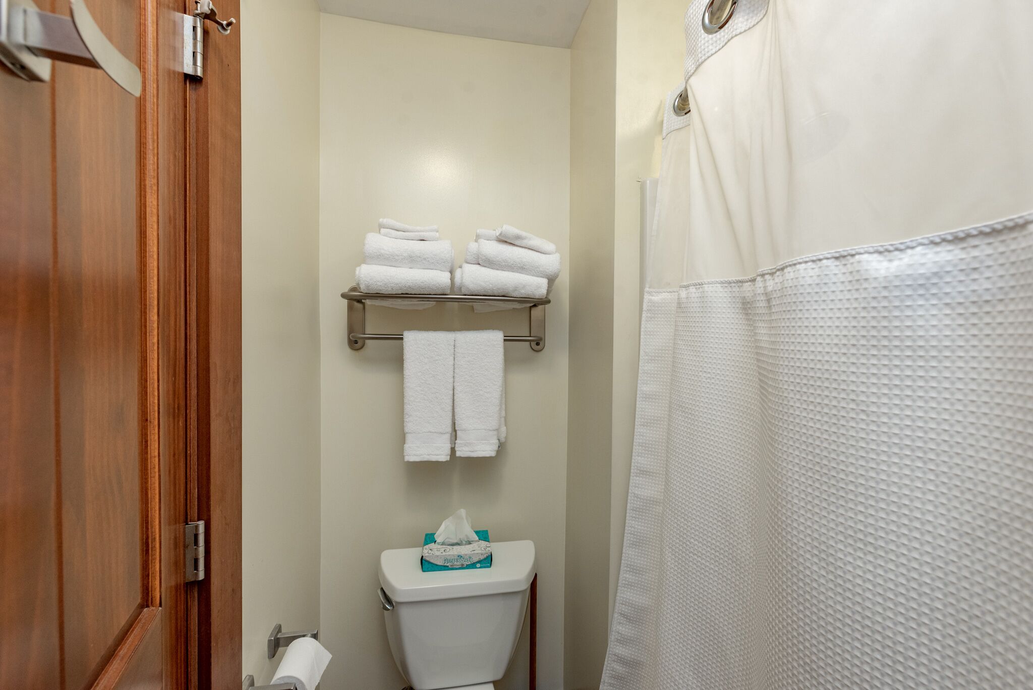 Suites at Silver Tree A310: Standard view studio & loft, sleeps 6, cozy fireplac