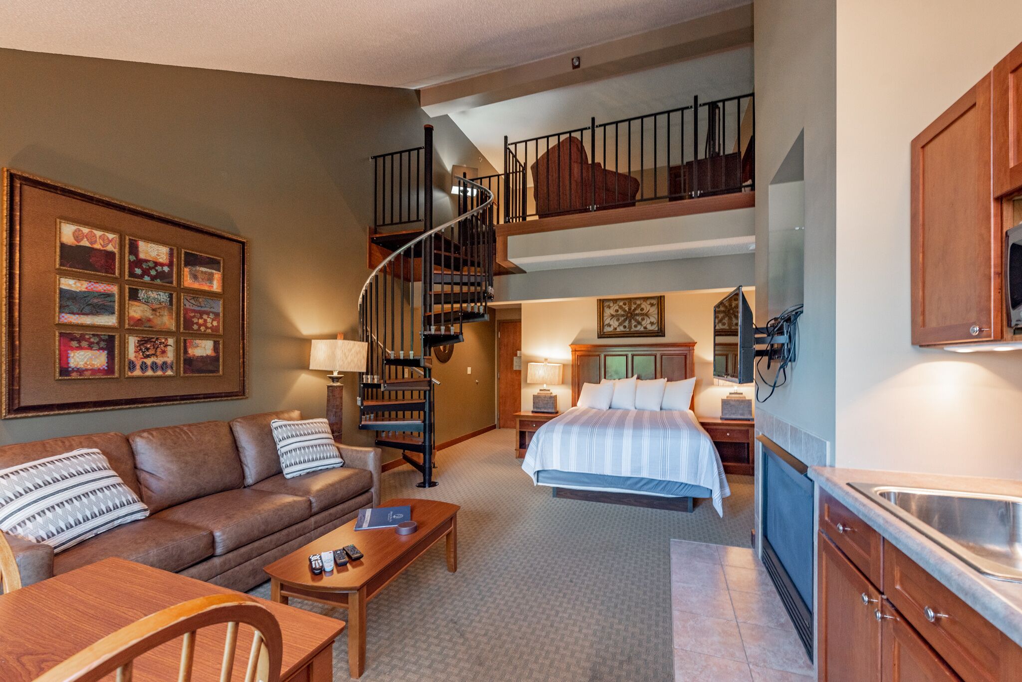 A313 - Studio and Loft Lake View Suite with Fireplace, Free WIFI!