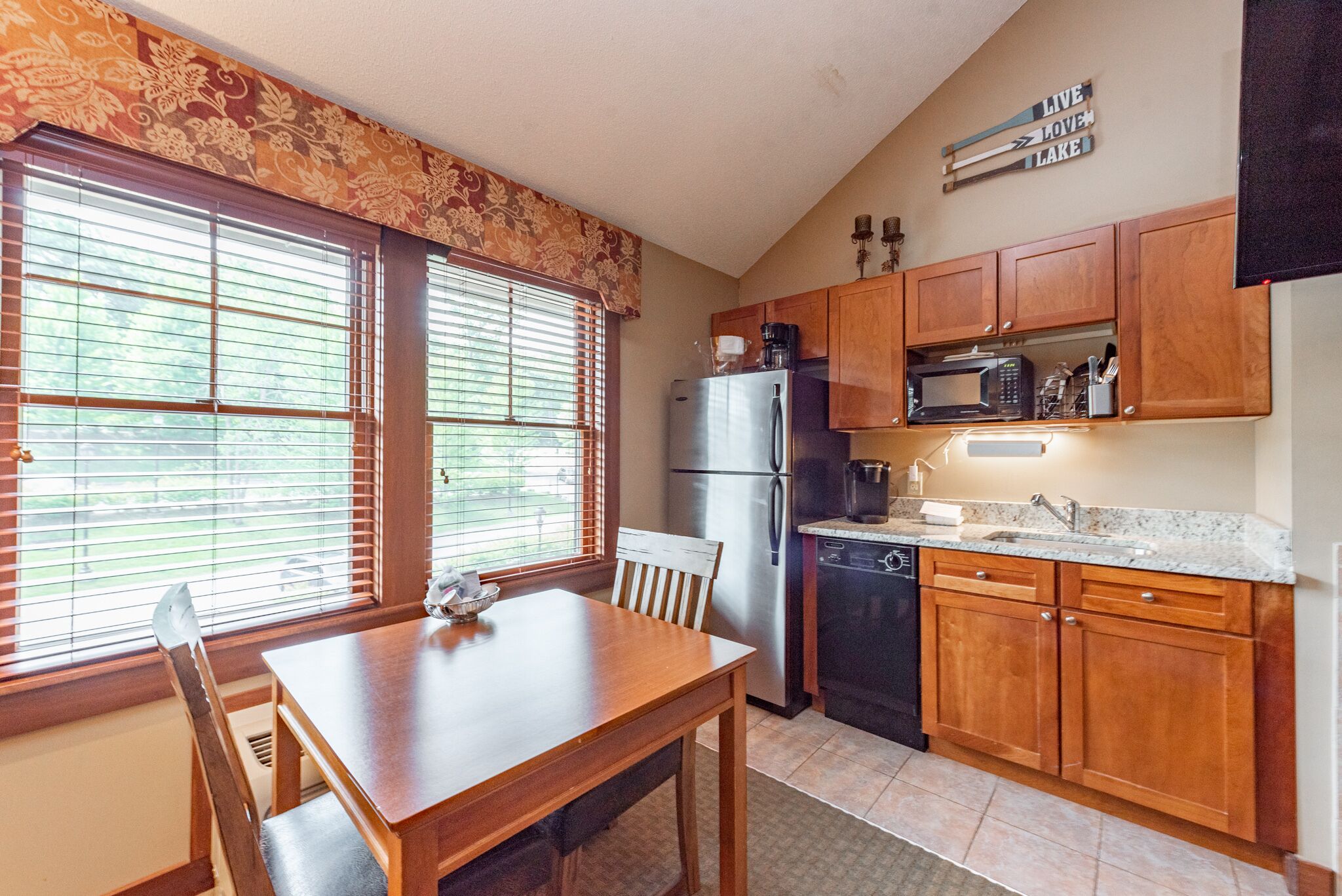 Suites at Silver Tree A314: Studio and Loft Suite with Free WIFI and Fireplace!