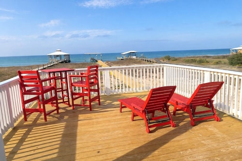 4BR/3BA with Private Beach, Pier/Boat Lift, Dog Friendly, Free Kayaks, Best WiFi