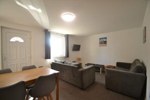 Smart TV, table tennis