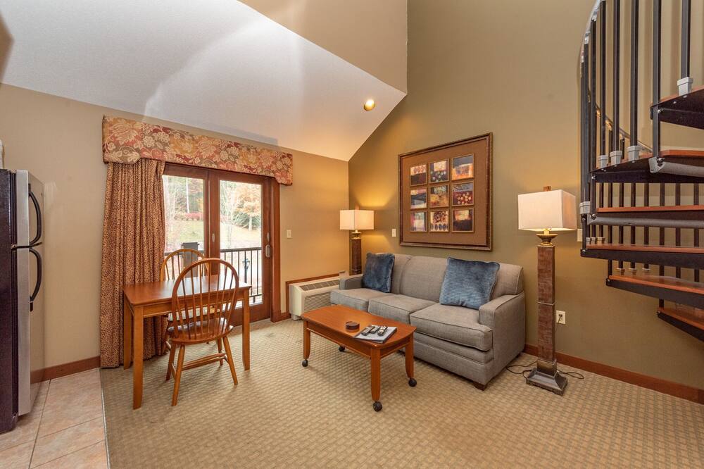 Suites at Silver Tree A316: Suite with Loft, Sleeps 6, with Fireplace!