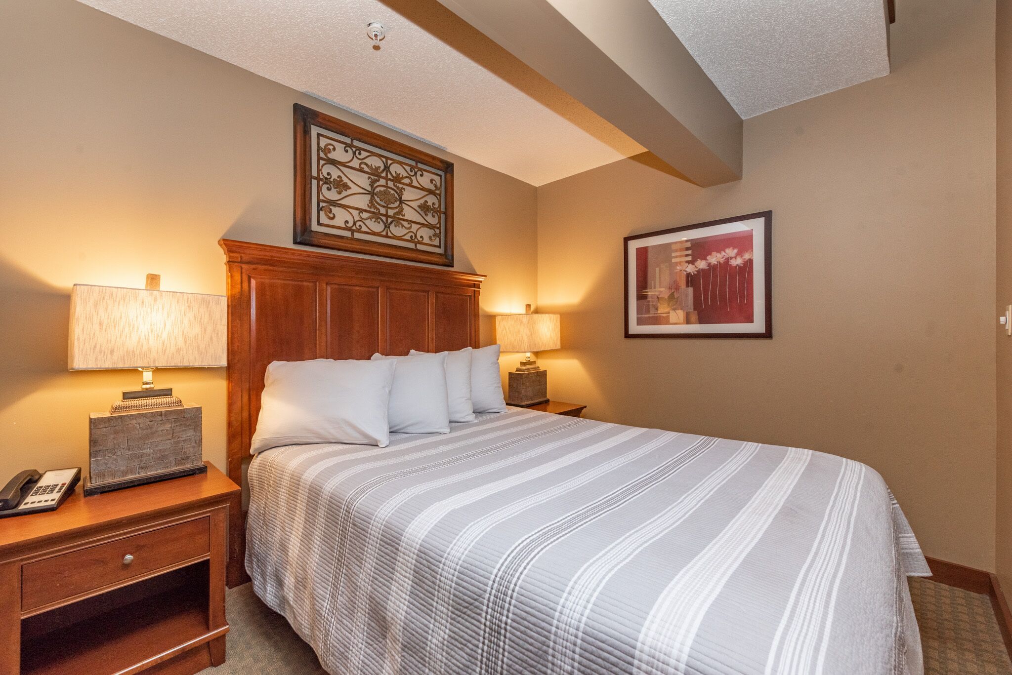 Suites at Silver Tree A316: Suite with Loft, Sleeps 6, with Fireplace!