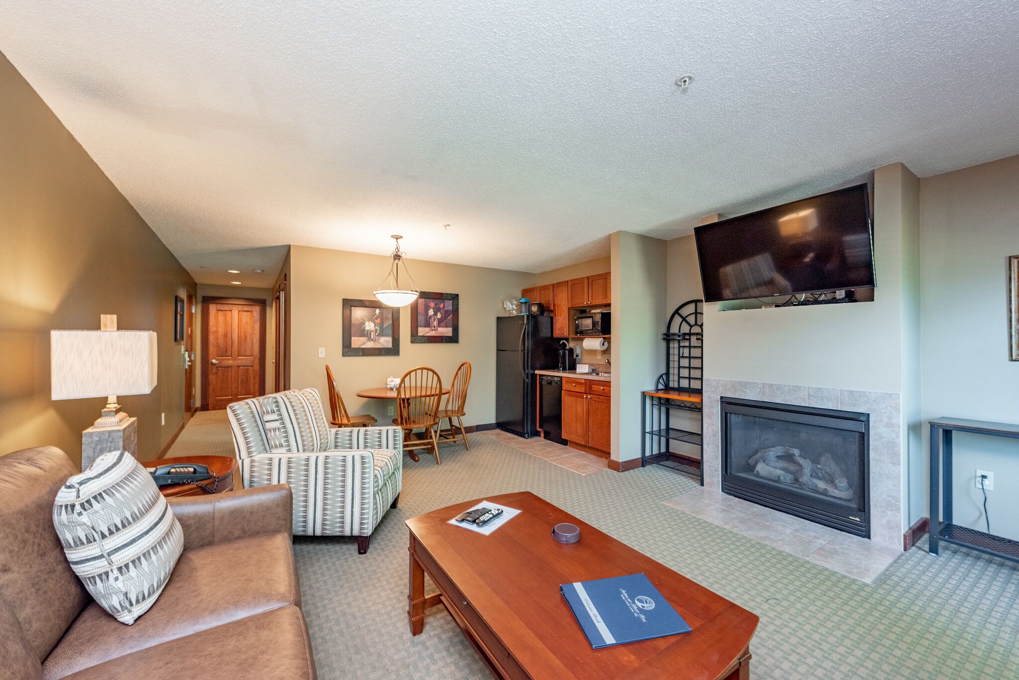 Suites at Silver Tree B106: 1 Bedroom Standard View Suite at Lakefront Hotel