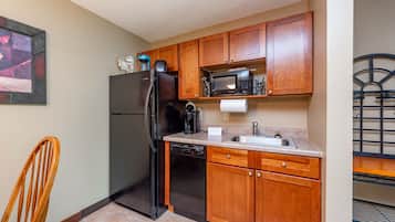 Fridge, microwave, dishwasher, coffee/tea maker