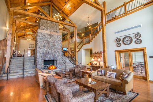 Suites at Silver Tree: B206 One Bedroom & Loft Lake View