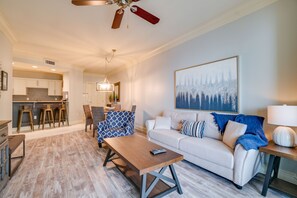 Standard-Apartment, 3 Schlafzimmer, Balkon, Strandblick | Wohnbereich