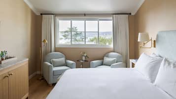 Rom – deluxe, 1 kingsize-seng, havutsikt | Minibar, safe på rommet, blendingsgardiner og lydisolert