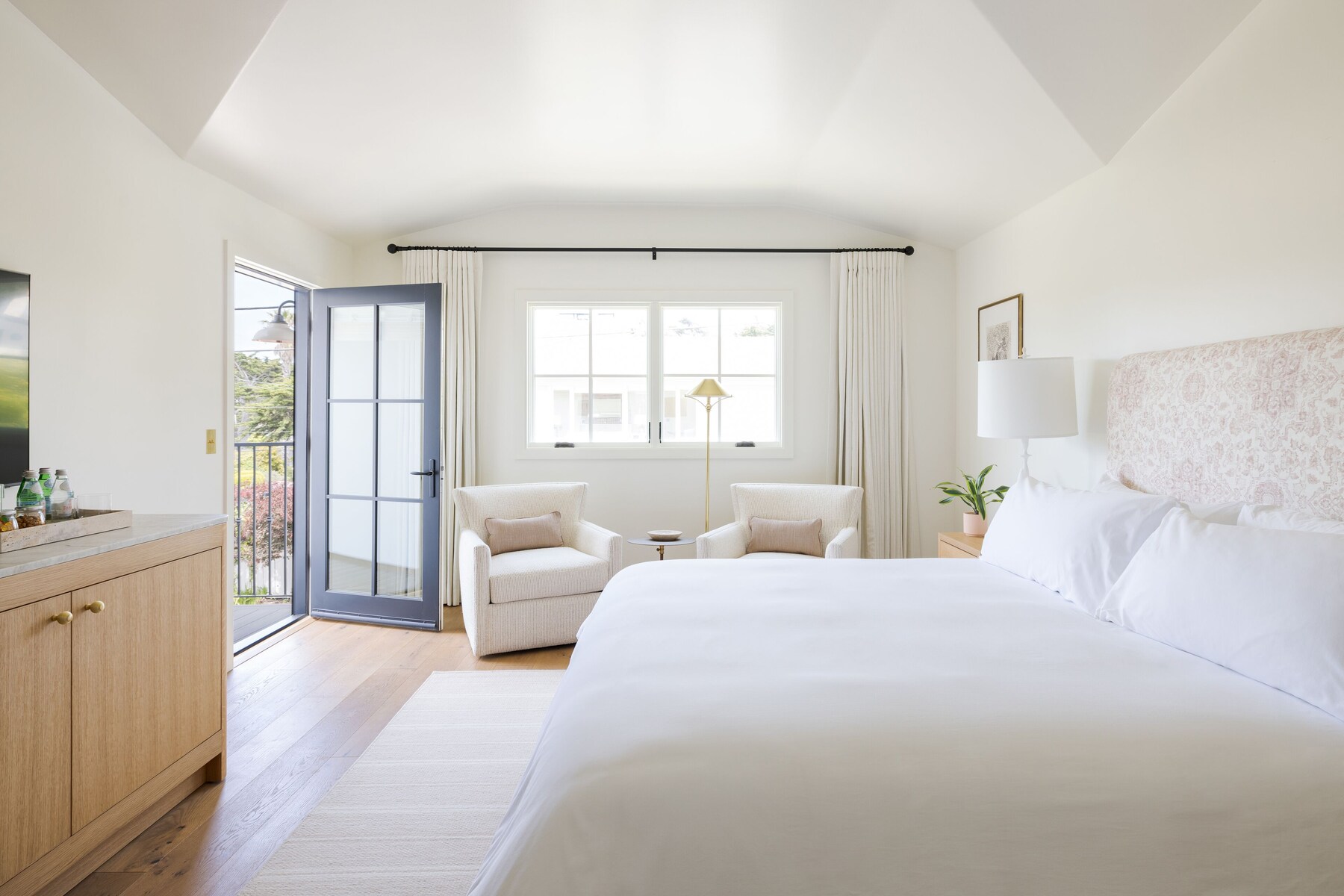 Habitación Premium, 1 cama King size, balcón | Artículos del minibar gratis y caja de seguridad en la habitación 