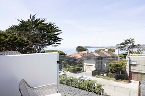 Deluxe Room, 1 King Bed, Ocean View | Beach/ocean view