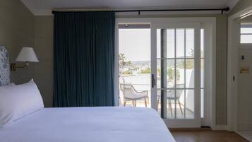 Rom – panorama, 1 kingsize-seng, balkong, havutsikt | Utsikt mot strand/hav