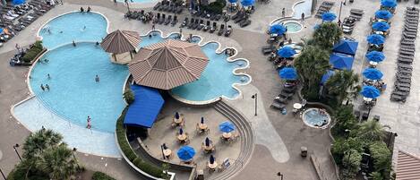 Piscine intérieure, piscine extérieure