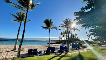 Beach nearby, sun-loungers, beach towels