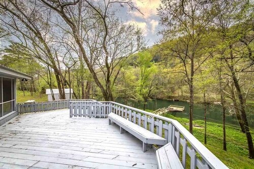 Perfect Little Red River Getaway with Private Fishing Dock!!!