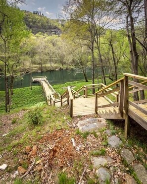 المنطقة المحيطة بالمنشأة