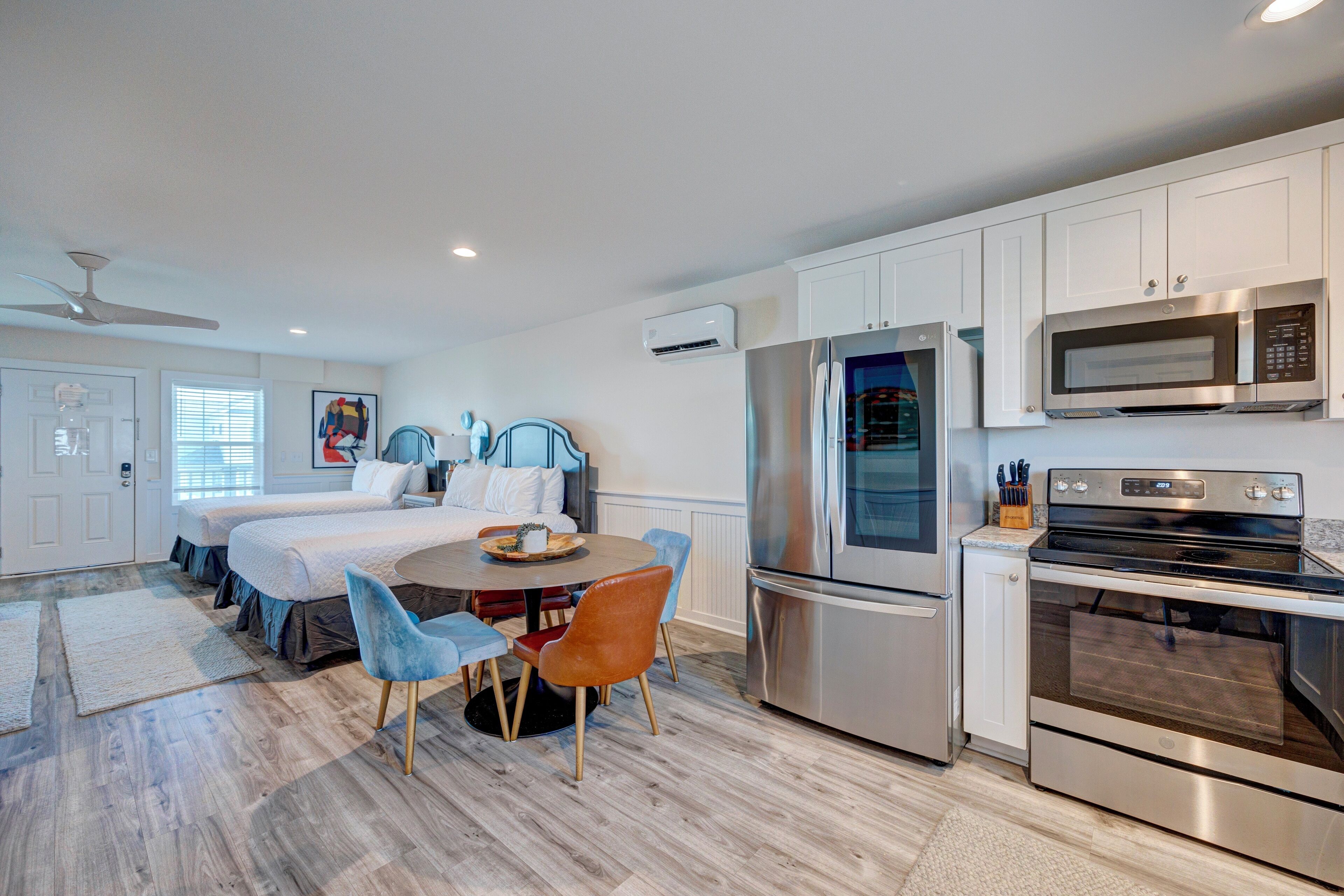 Full-size fridge, microwave, coffee/tea maker, cookware/dishes/utensils