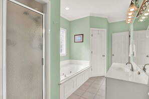 Combined shower/tub
