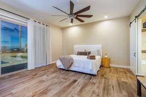 3 bedrooms, WiFi - Desert Oasis a McCulloch Pool Home (Lake Havasu City)