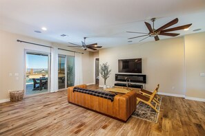 TV, stereo - Desert Oasis a McCulloch Pool Home (Lake Havasu City)