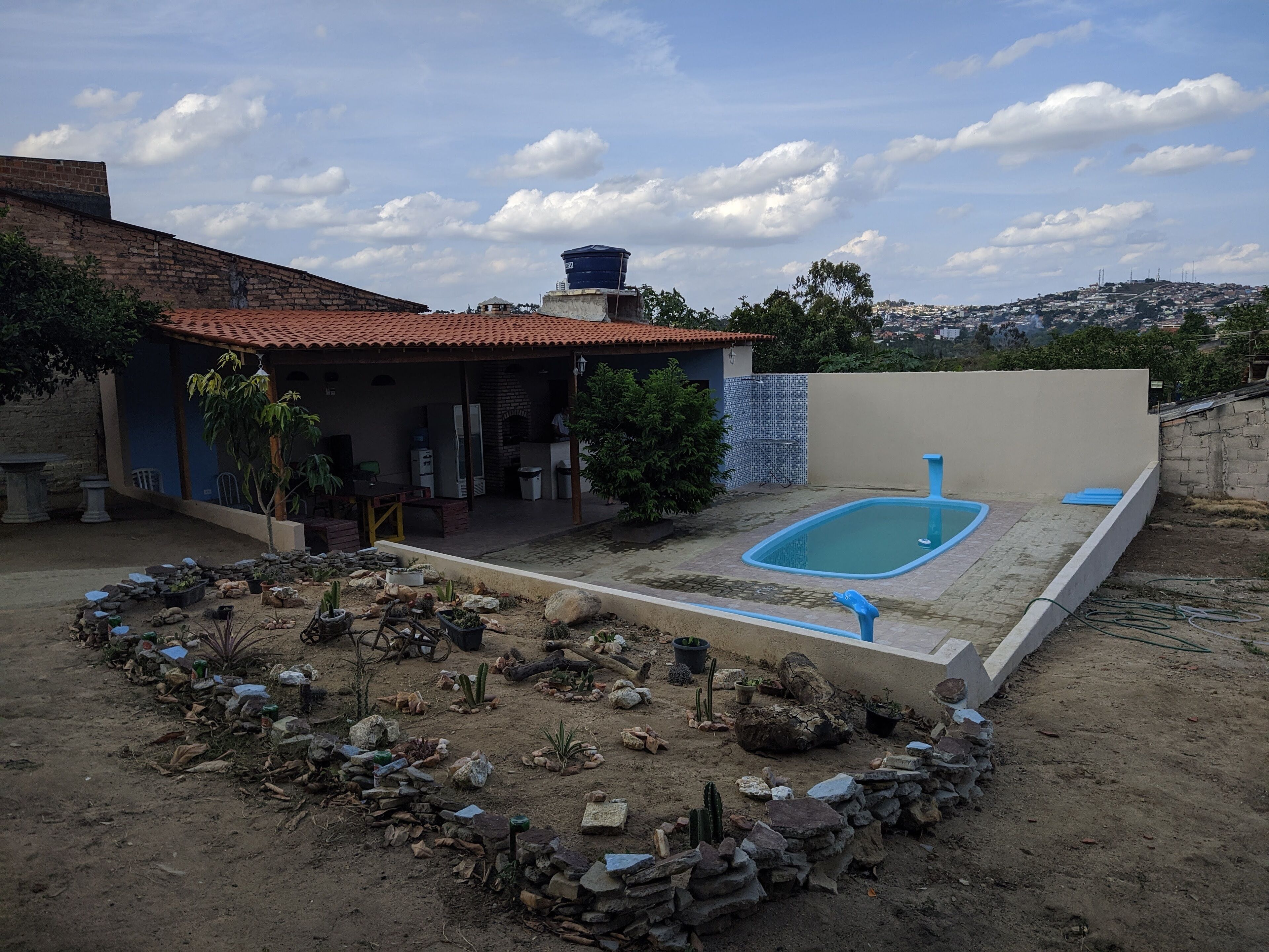 2 kolam renang terbuka 