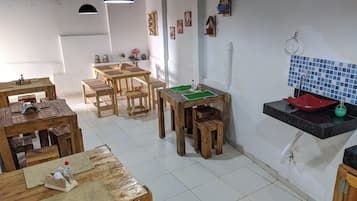 Café da manhã self-service grátis todos os dias