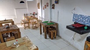 Café da manhã self-service grátis todos os dias