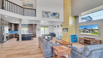 TV connectée, cheminée, table de tennis de table, chaîne hi-fi