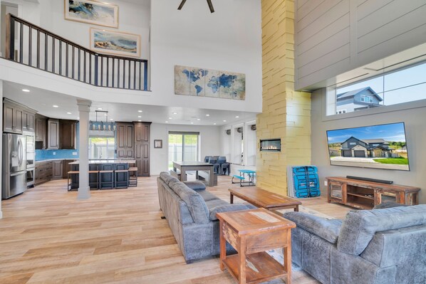 Smart TV, fireplace, ping pong, stereo