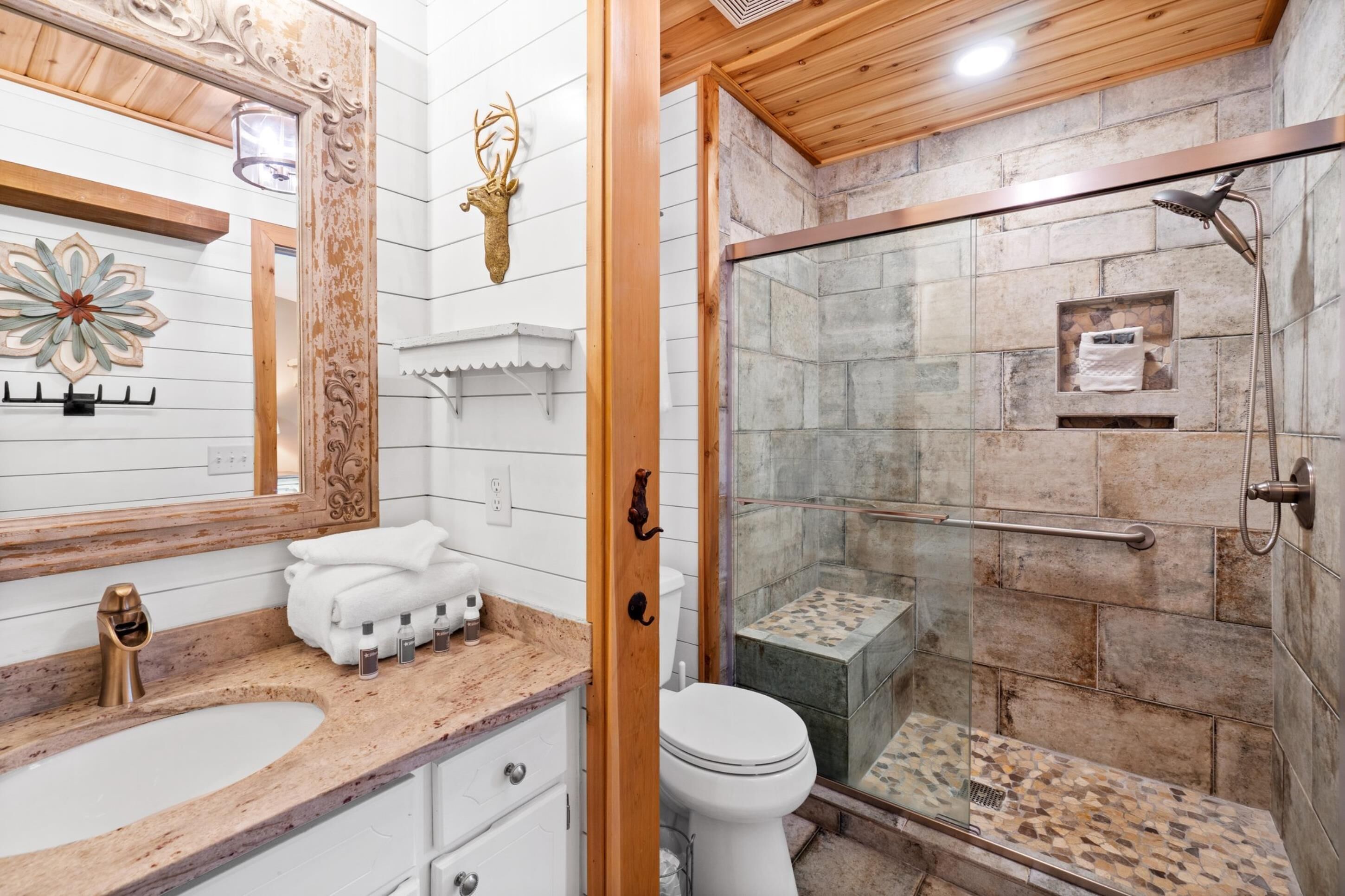 Condo, 3 Bedrooms | Bathroom | Hair dryer, towels