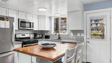 Kondominium, 2 kamar tidur (132) | Dapur pribadi | Lemari es besar, microwave, oven, dan kompor