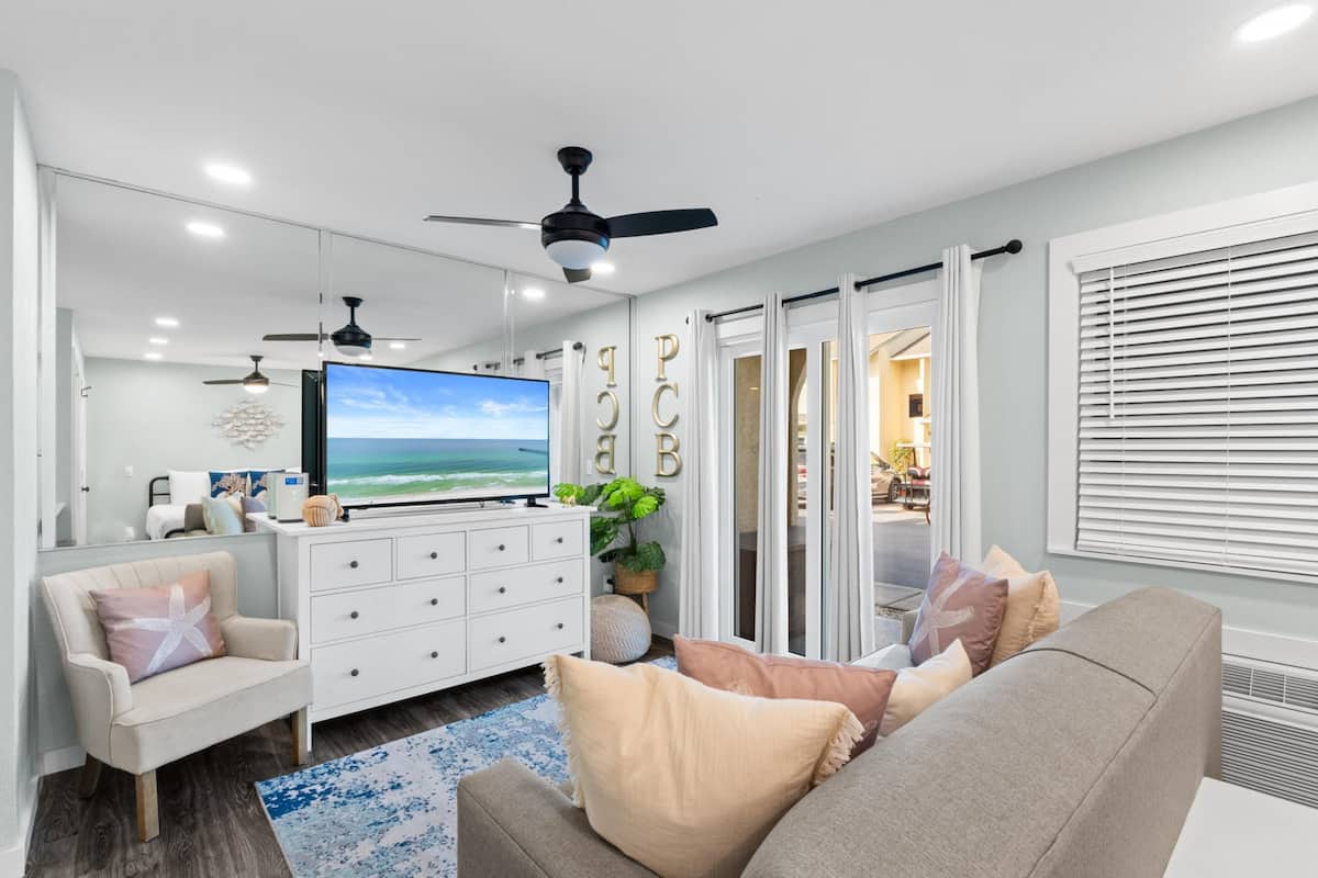 Studio, Resort View (134) | Living area | TV