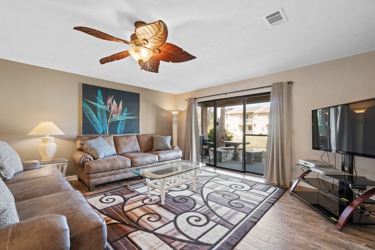 Condo, 2 Bedrooms (142) | Living area | TV