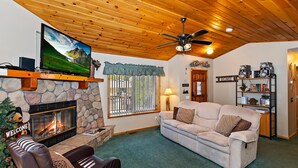 Ferienhaus, Mehrere Betten (085 - Bear Paw Chalet) | Wohnzimmer