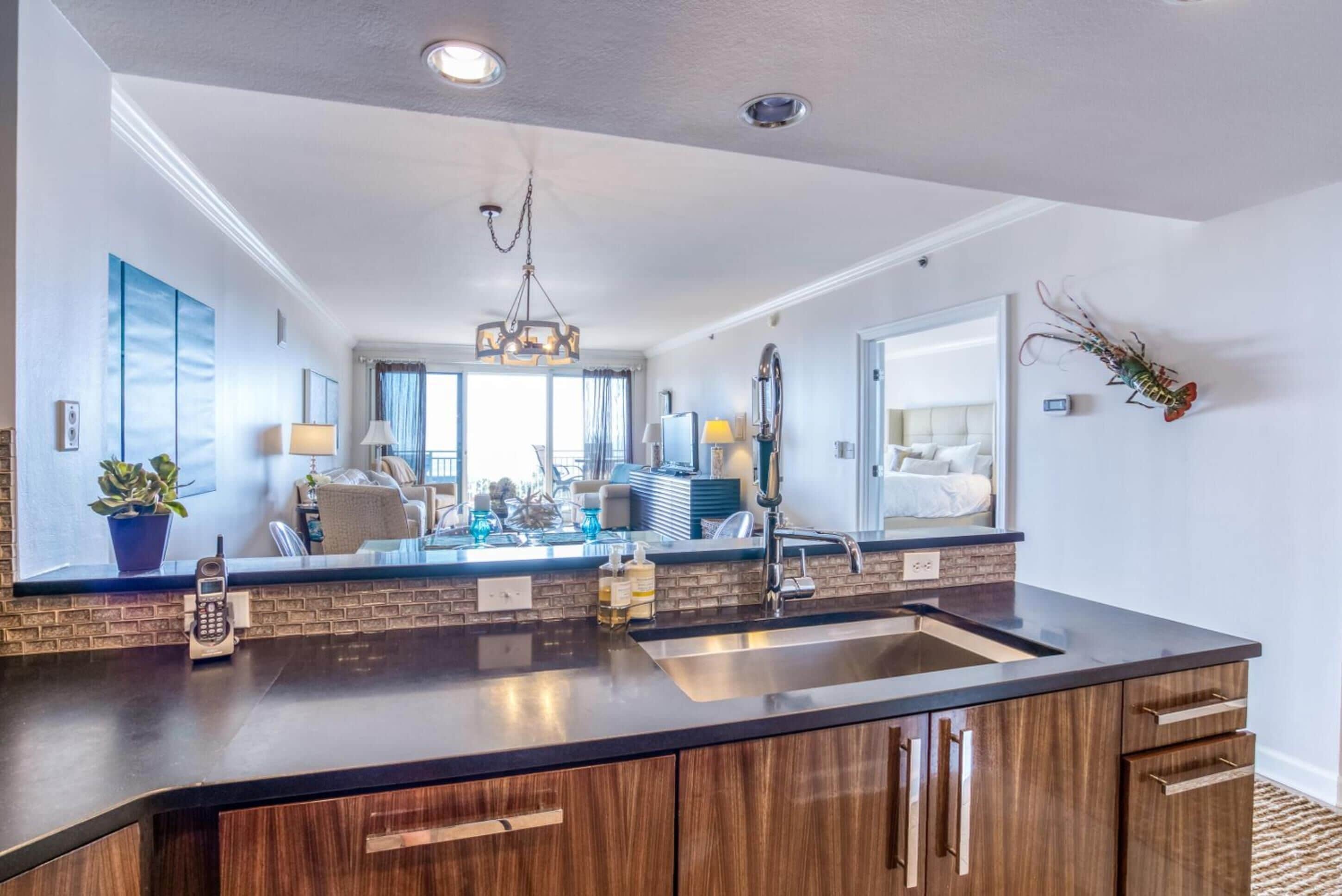 Condo, 3 Bedrooms, Sea View (508) | Private kitchen | Full-size fridge, microwave, oven, stovetop