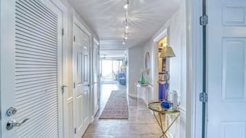 Condo, 3 Bedrooms, Sea View (508) | 3 bedrooms, individually decorated, individually furnished
