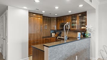 Condo, 3 Bedrooms, Sea View (508) | Private kitchen | Full-sized fridge, microwave, oven, stovetop