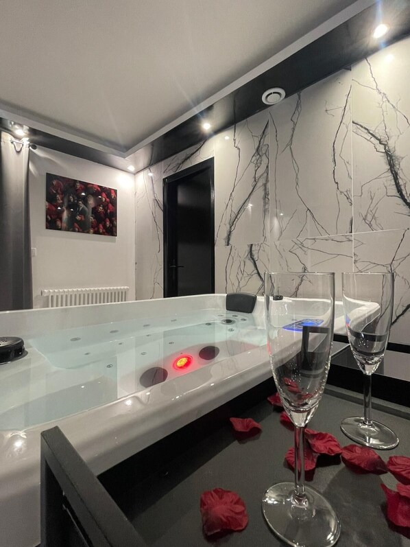 Interior - ❤️Suite with Jacuzzi privé❤️ 20min from Fontainebleau (Melun)