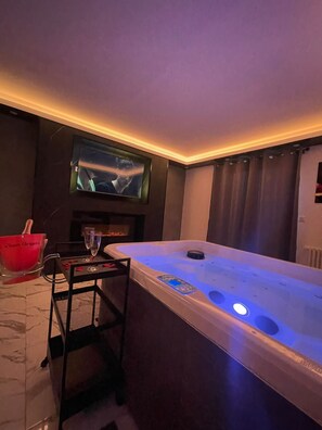 Interior - ❤️Suite with Jacuzzi privé❤️ 20min from Fontainebleau (Melun)