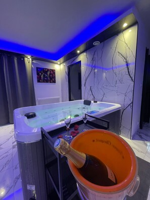 Interior - ❤️Suite with Jacuzzi privé❤️ 20min from Fontainebleau (Melun)