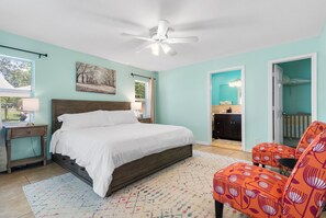 3 bedrooms, desk, iron/ironing board, travel crib - Backyard retreat with BBQ Patio & game room (Jupiter)