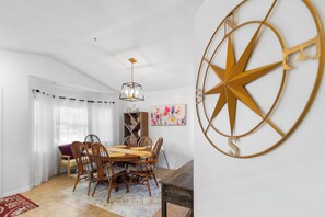 Dining - Backyard retreat with BBQ Patio & game room (Jupiter)