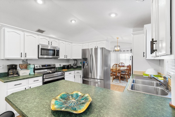 Frigorífic, microones, forn i placa de cuina