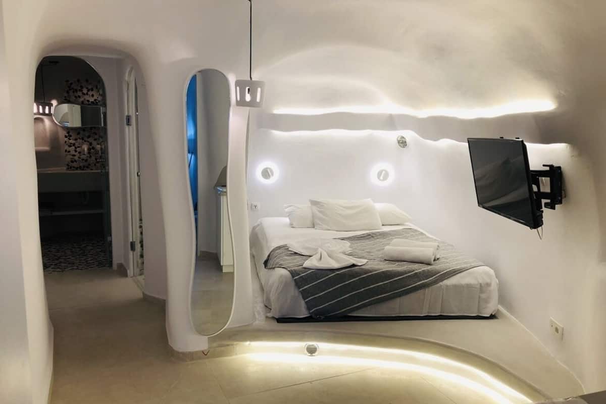Basic Room, 1 Double Bed | Soundproofing, iron/ironing board, free WiFi
