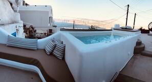 Exterior - Marann cave (Santorini)