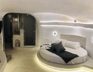 Superior Room | Soundproofing, iron/ironing board, free WiFi - Marann cave (Santorini)