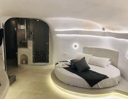 Habitación superior | Sistema de insonorización, tabla de planchar con plancha, wifi gratis